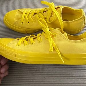 “Black Friday Deal” Rare yellow Converse low tops